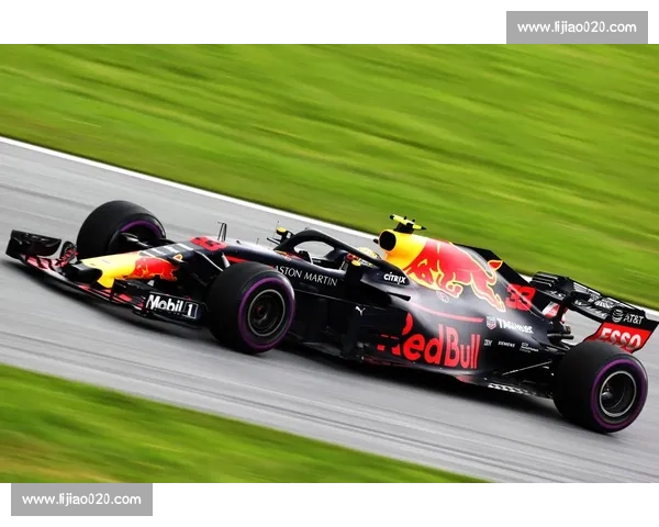 那些让人热血沸腾的瞬间！F1大奖赛回顾，总有你爱的车队
